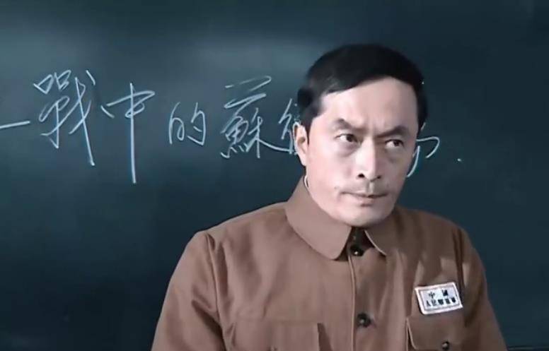 "不善奔跑"的常乃超,为何能当教员?李云龙丁伟不懂,孔捷却懂