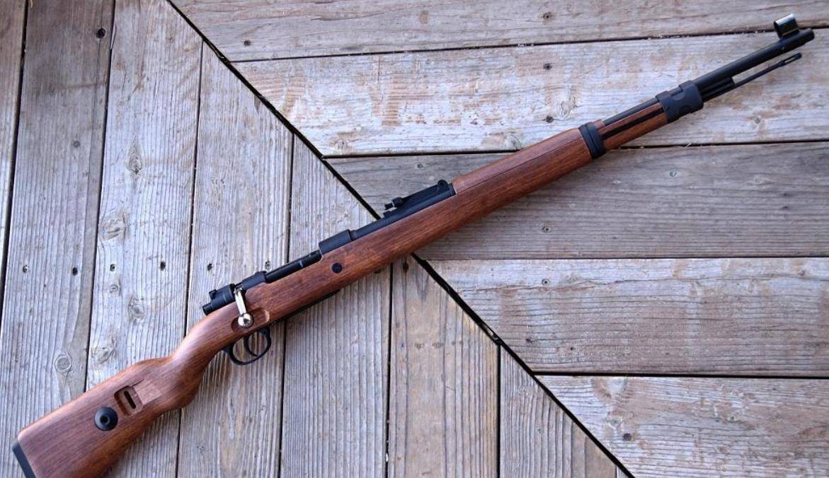 其实,这些国家在仿造毛瑟步枪时,都把毛瑟家族的一个祖传结构给学了去