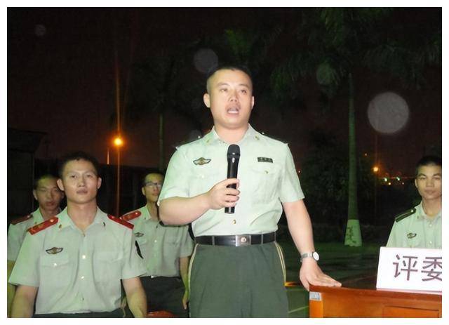 31岁女老师被特招入伍,授少校警衔,凭啥?如今现状如何