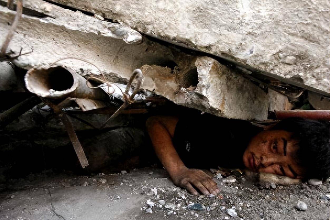 08年汶川地震中,压在废墟下79小时的陈坚,为何被救后没能活下来