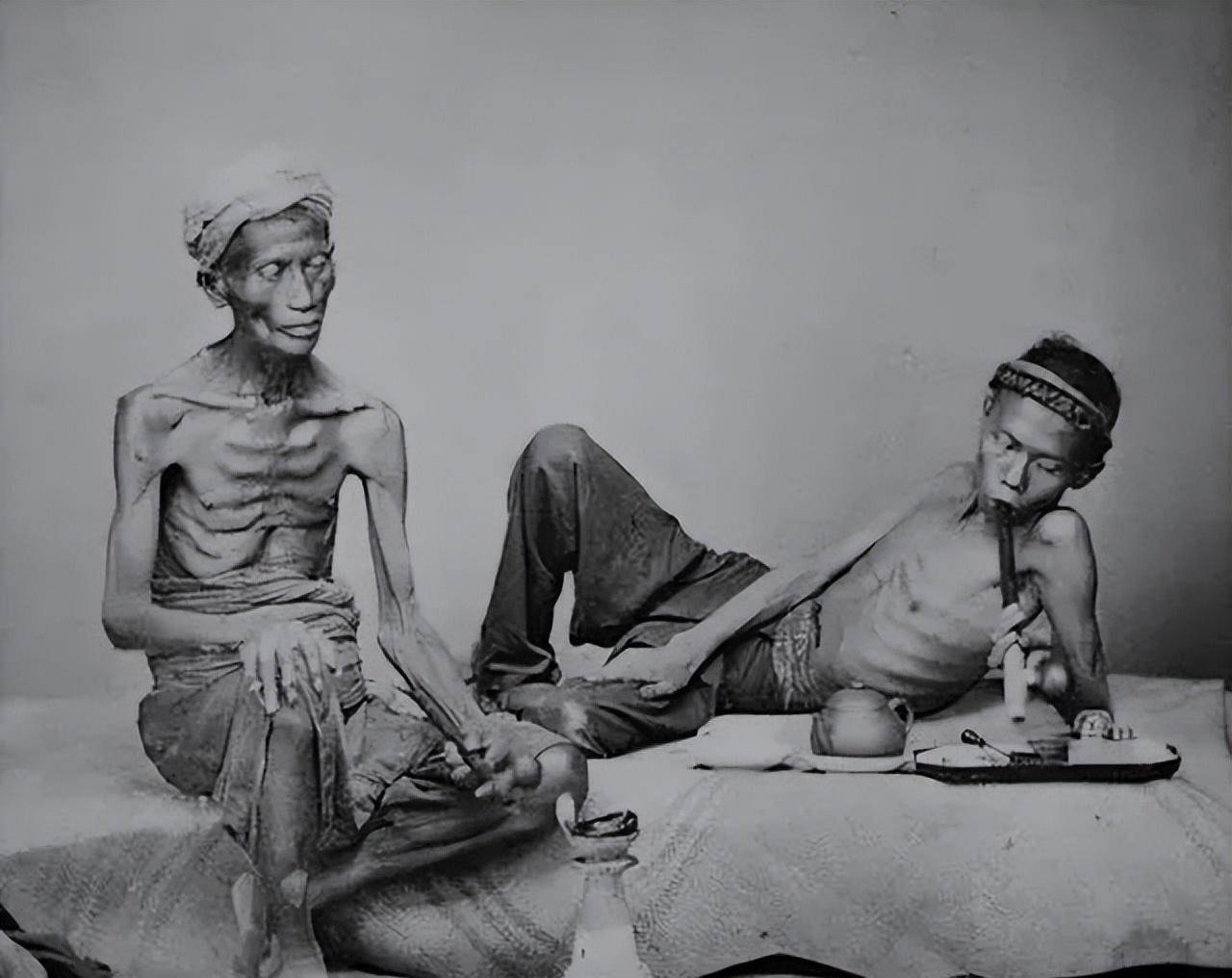 逛窑子,抽大烟,把财产败光后饿死,大清被一帮"废物"给弄没的