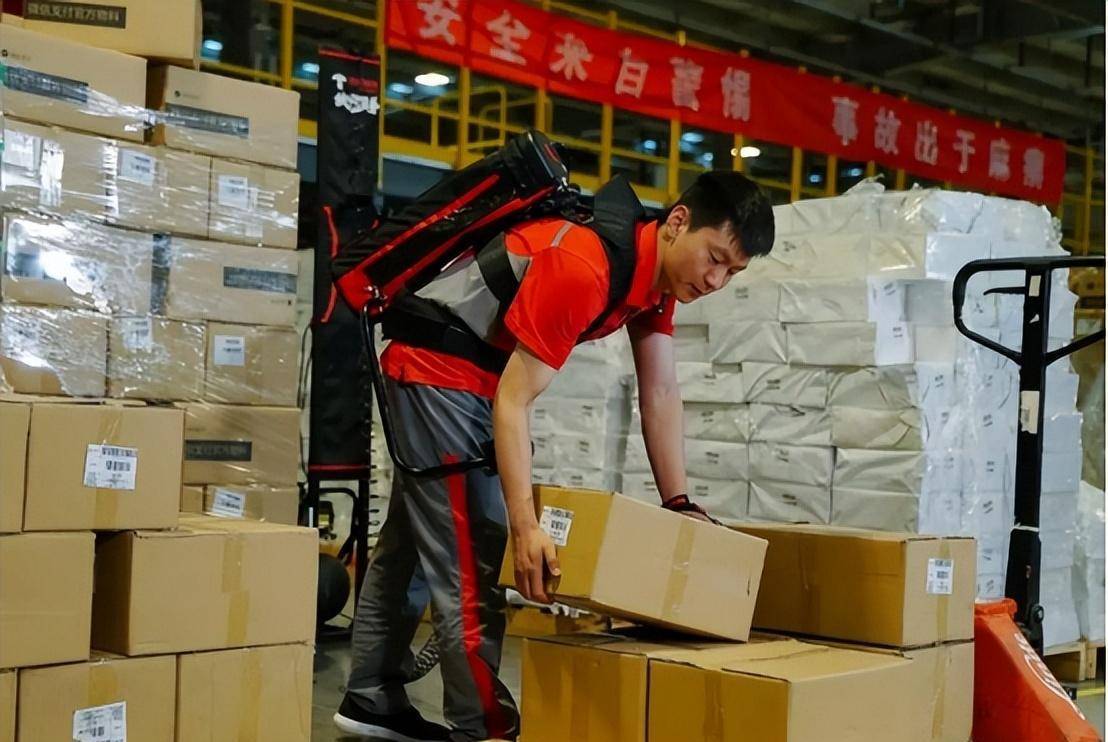 京东001号快递员金宜财:死心塌地送快递12年,刘强东给了他什么