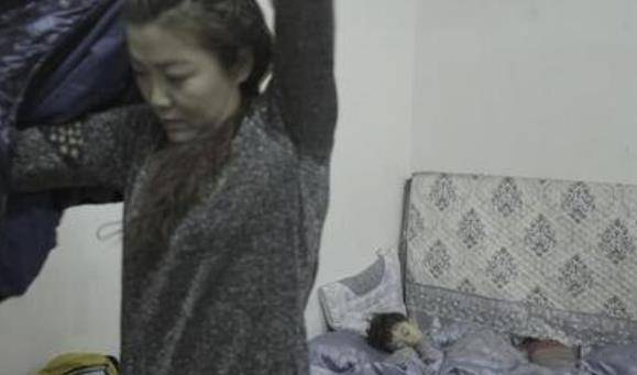 原创41岁东北女子,离婚后替前夫还债,带娃开重卡拉煤,3年还清50万