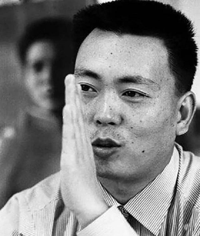 原创段永平的"心机":挂羊头卖狗肉!把游戏机包装成学习机卖遍全国