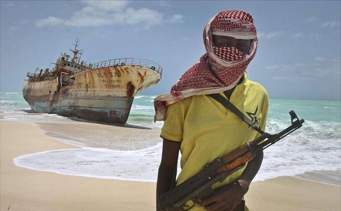 索马里海盗"最丢脸"的一次抢劫:劫船2年没人赎,还要养人质