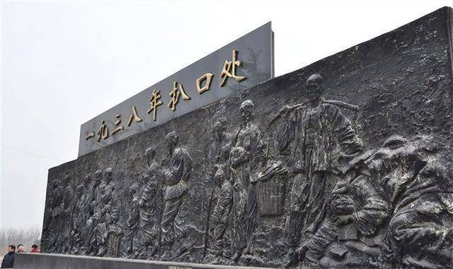 图源网络这次的花园口决堤事件,也使得河南,江苏,安徽三省之间就形成