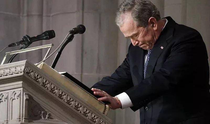 原创老布什的最后一日:拒绝去医院,留给不在身边的小布什最后一句话