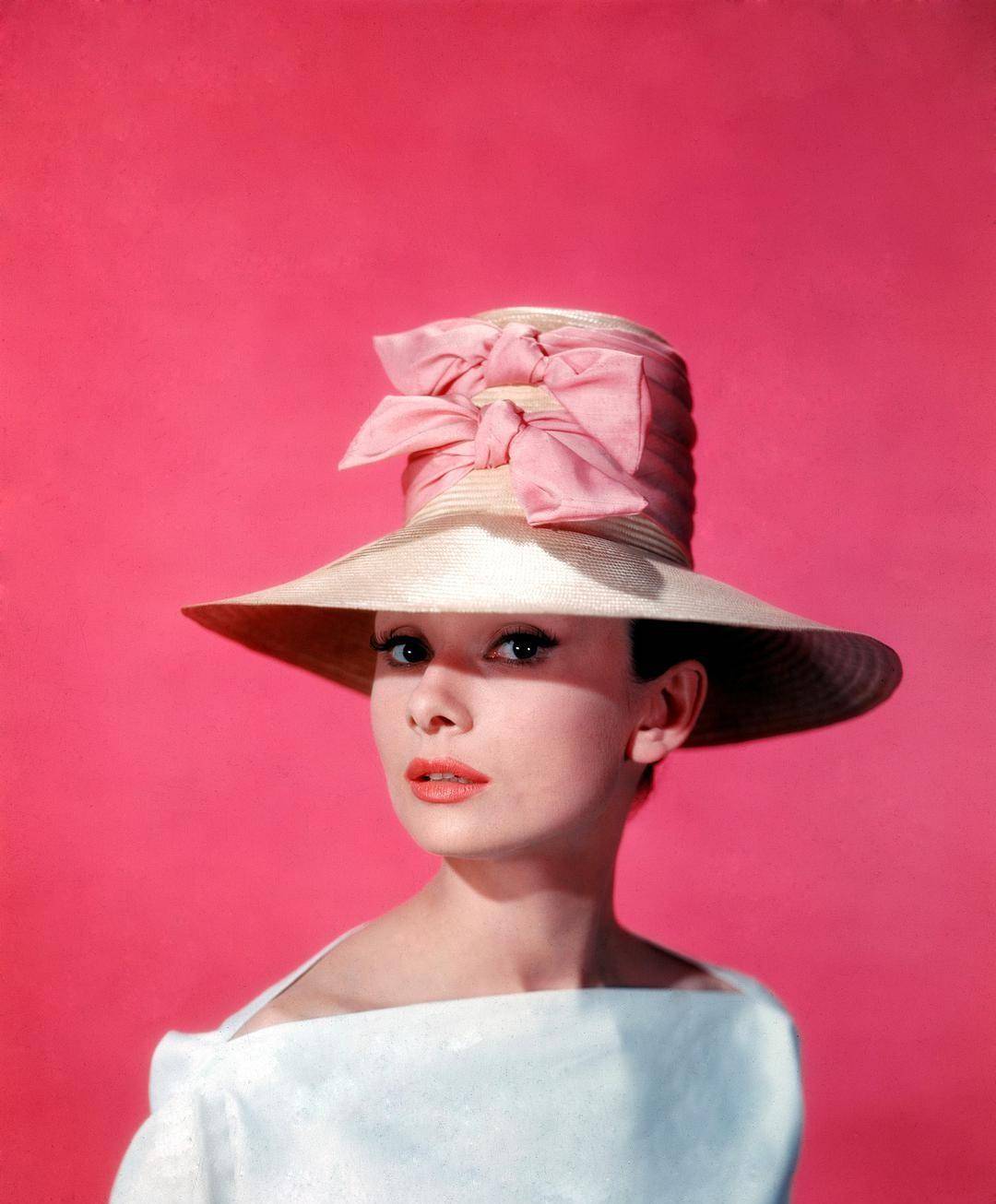 世人只看到她的绝世容颜,却不知她经历了多少磨难_奥黛丽·赫本_战争