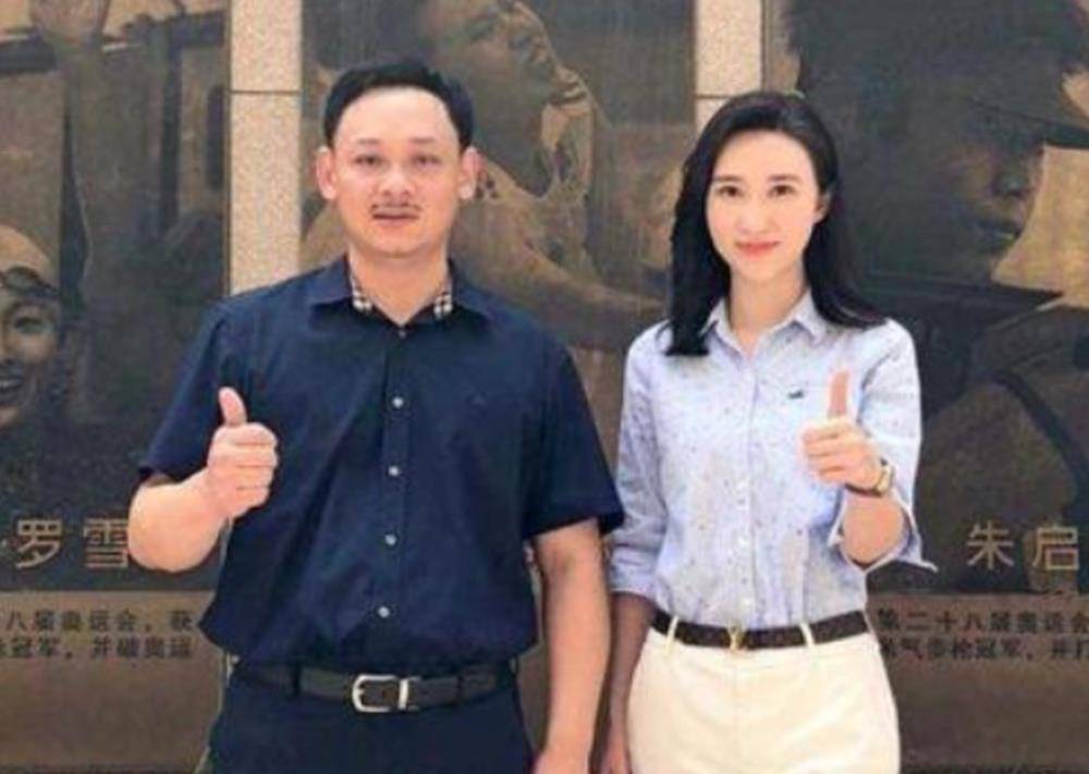 2005年,占旭刚和女友姚健结婚,正式踏入了婚姻的殿堂.