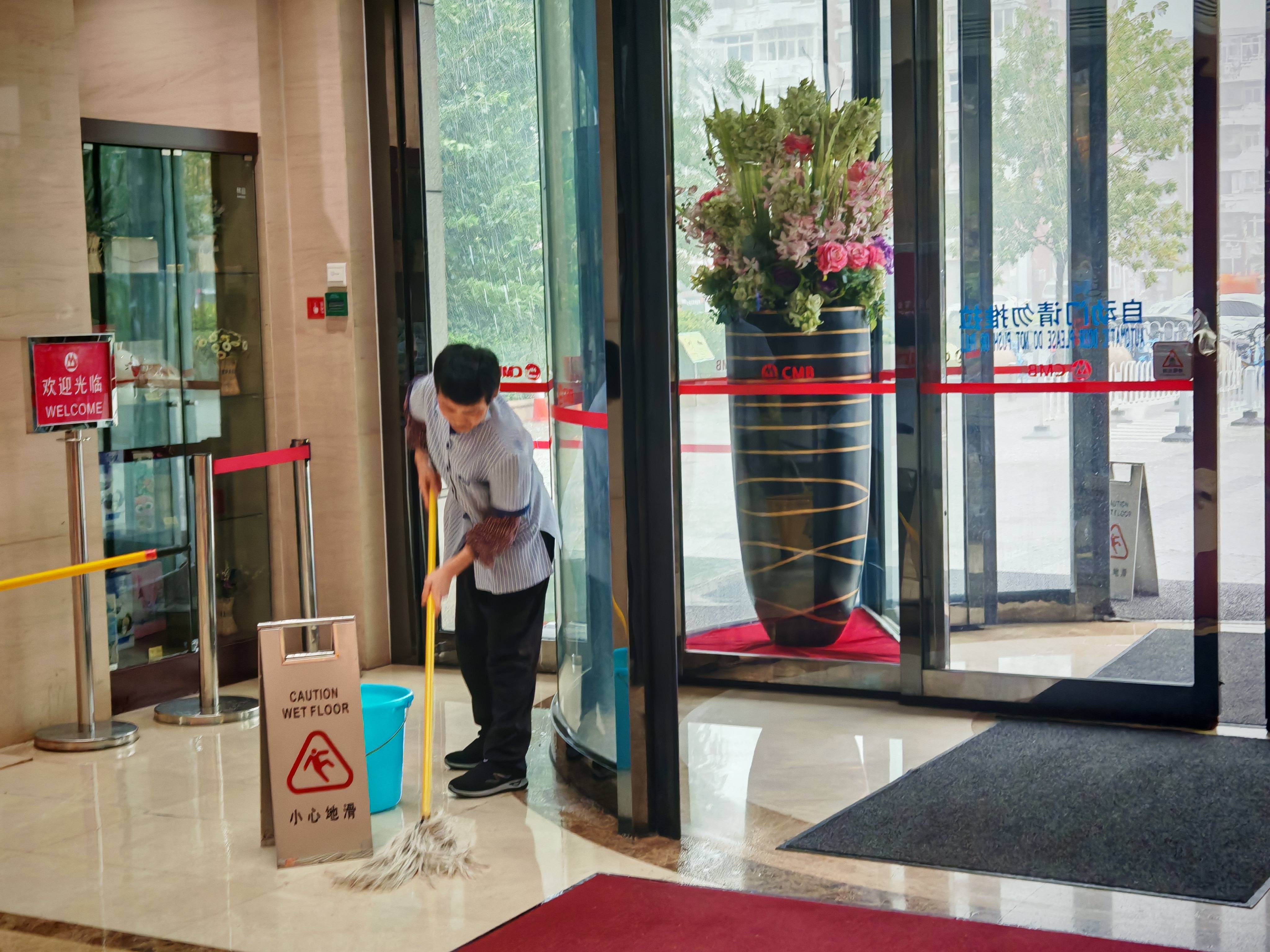 风雨中的温馨港湾 招商银行天津分行营业网点暖心服务赢得客户赞誉