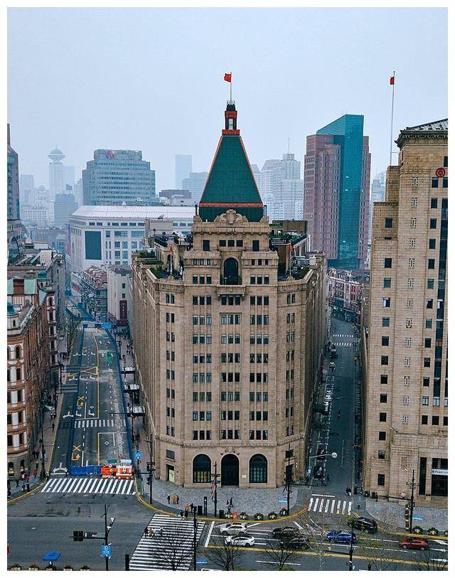 如果从建筑角度来看,上海民国时期的建筑要比南京多得多.