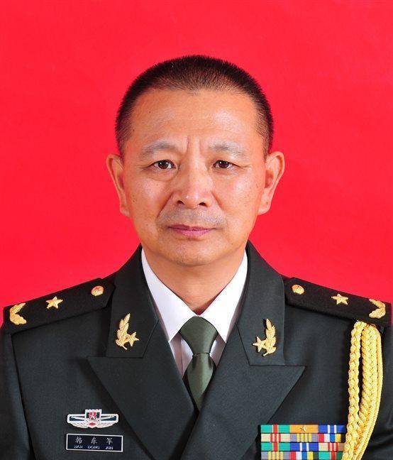 对越反击战场上唯一一对"父子将军",父亲中将,儿子少将