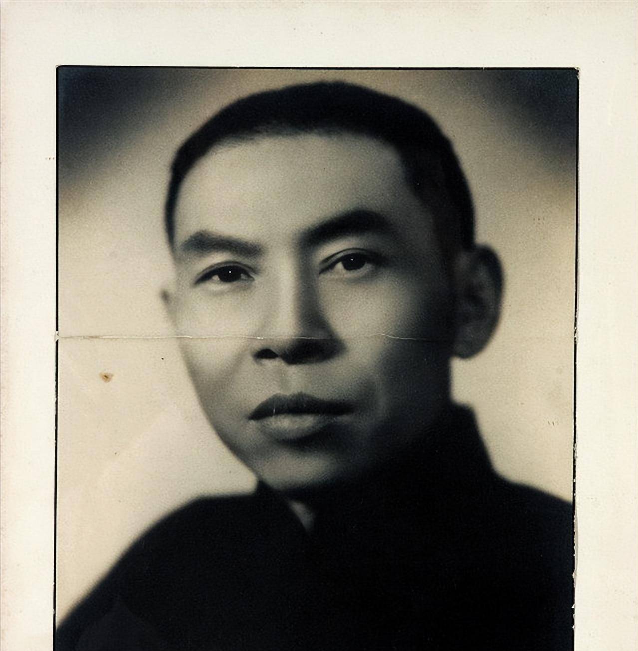 杜月笙的长女,2017年回到上海后发现,父亲早已预知了丈夫的名字