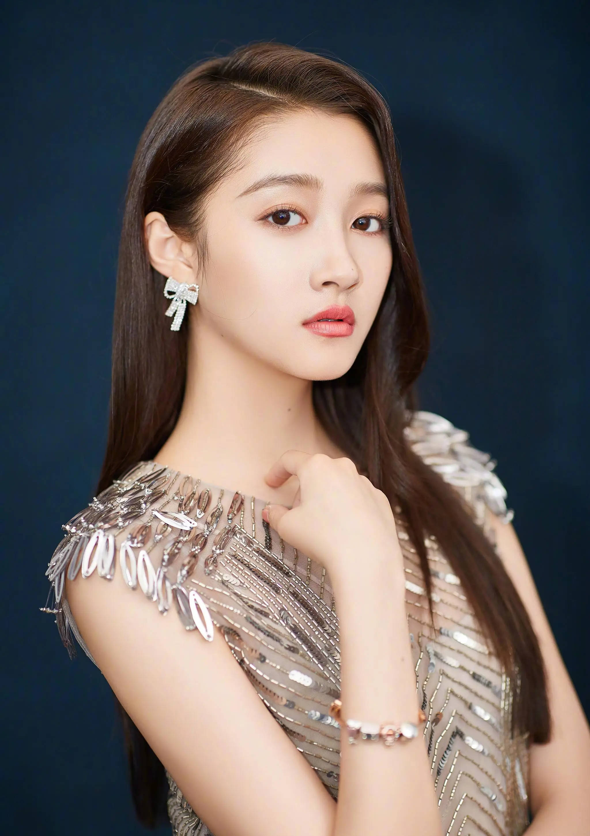 关晓彤代言奶茶店申请破产 公司被执行总金额超1334万