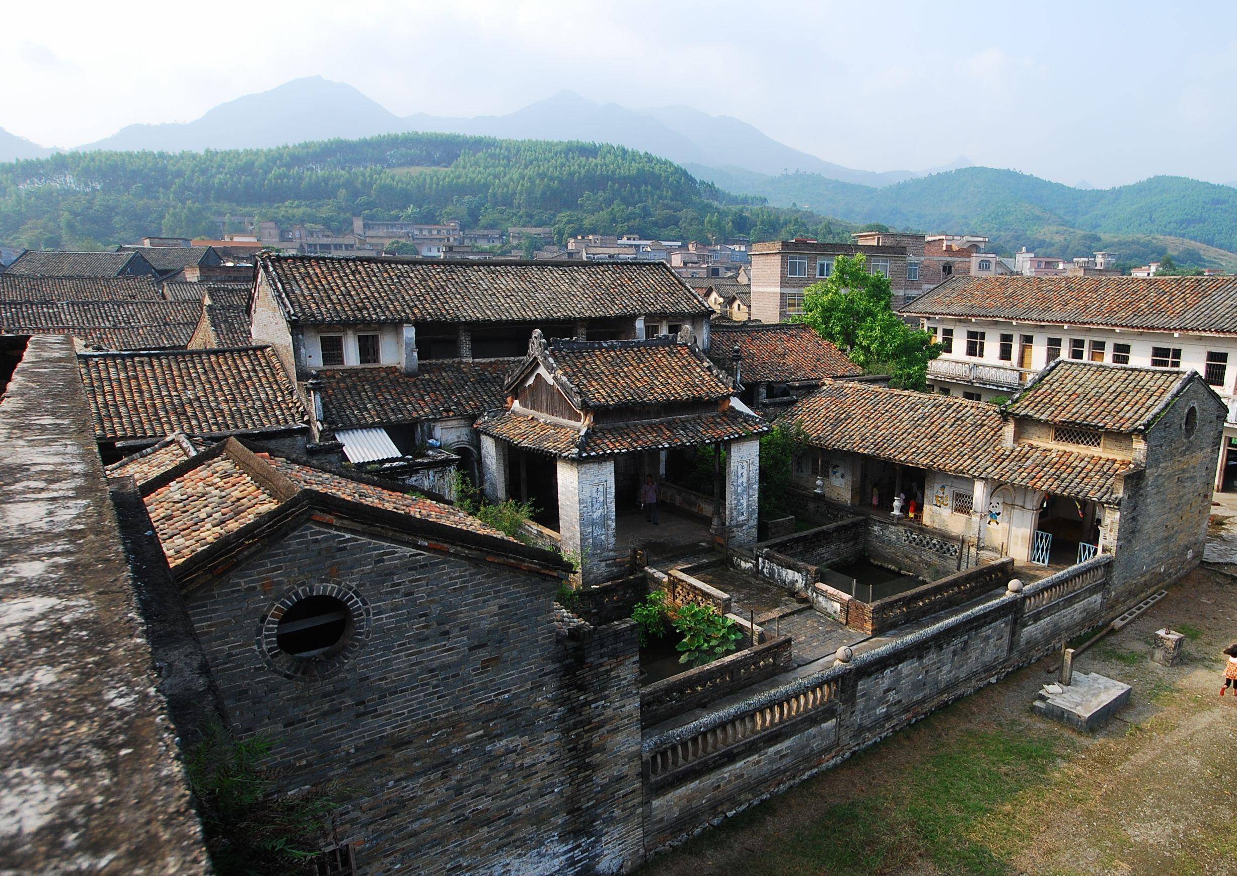 榜山村兵马第广西地下党负责人陈岸曾在这里工作生活半年多.