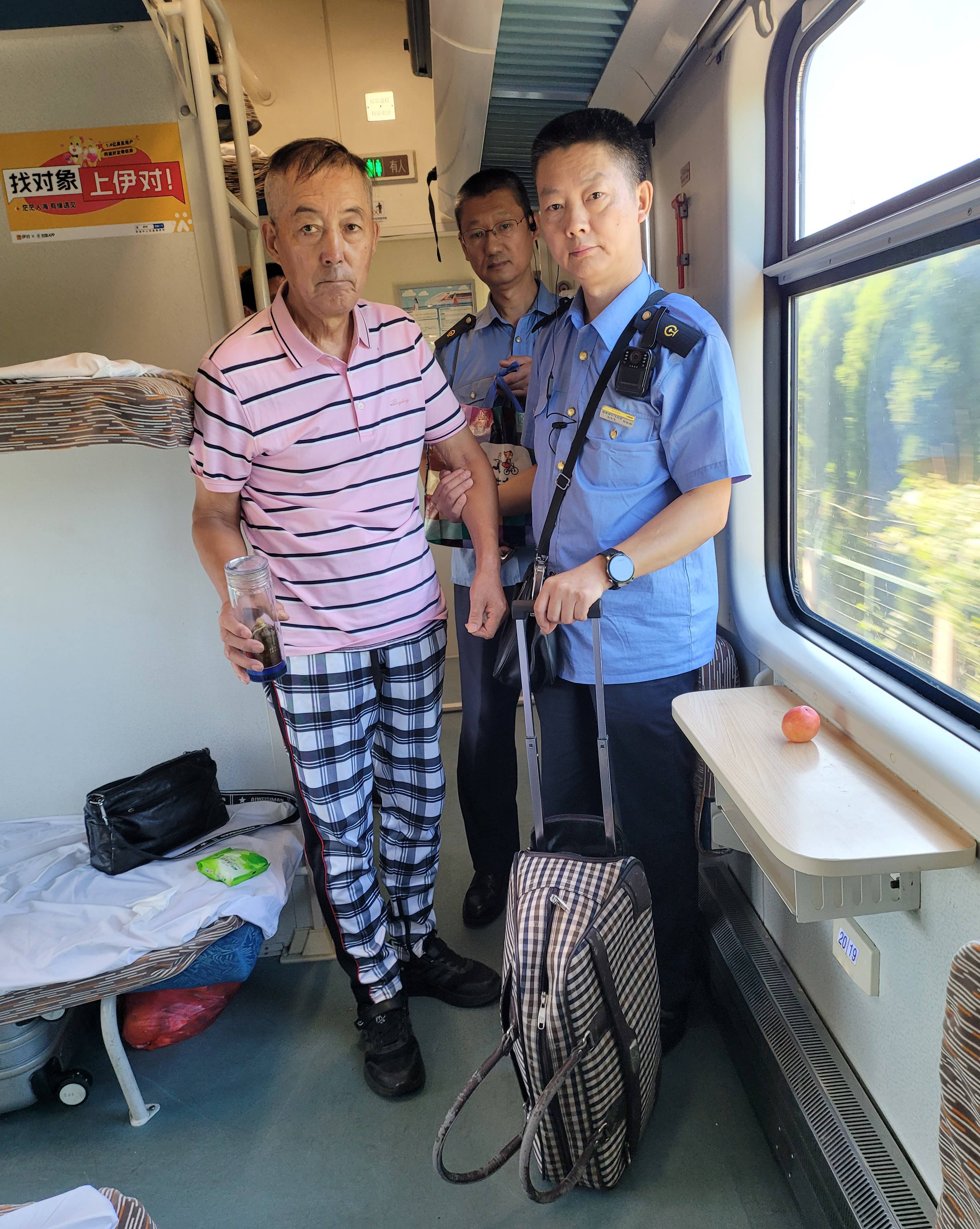 齐齐哈尔客运段杭州四组k48列车上的暖心瞬间