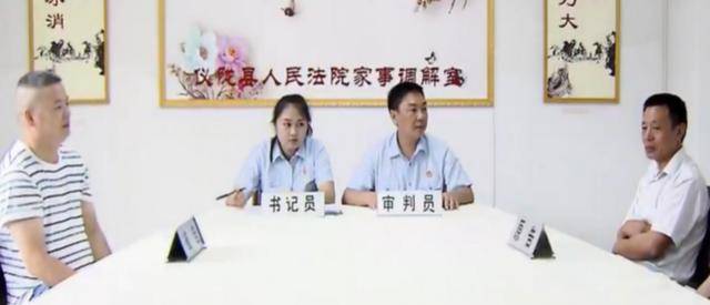 可是,现在两人抚养关系不成立,那杨小英的亲属只有亲生父母还有她的女