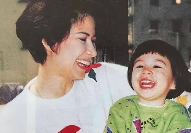 回顾6位女星个个伉俪情深:有为去世4年丈夫生女,有余生不再嫁_刘雪华