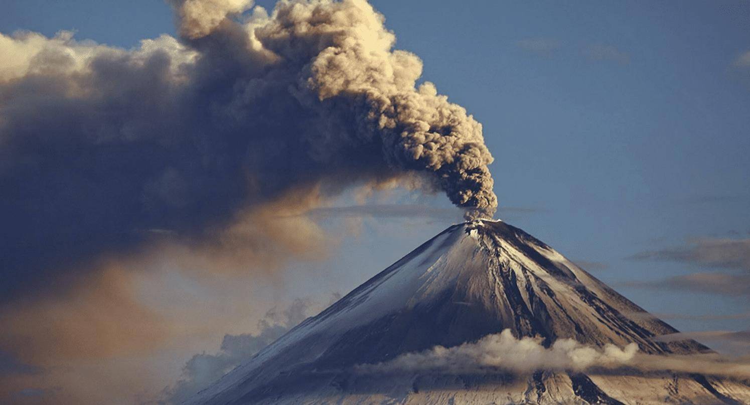 戈列雷火山图片