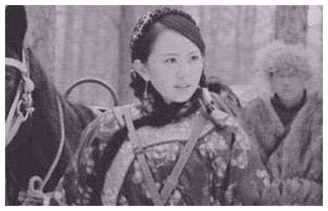 1950年,湘西女匪首被捕后使美人计越狱潜逃,最终结果如