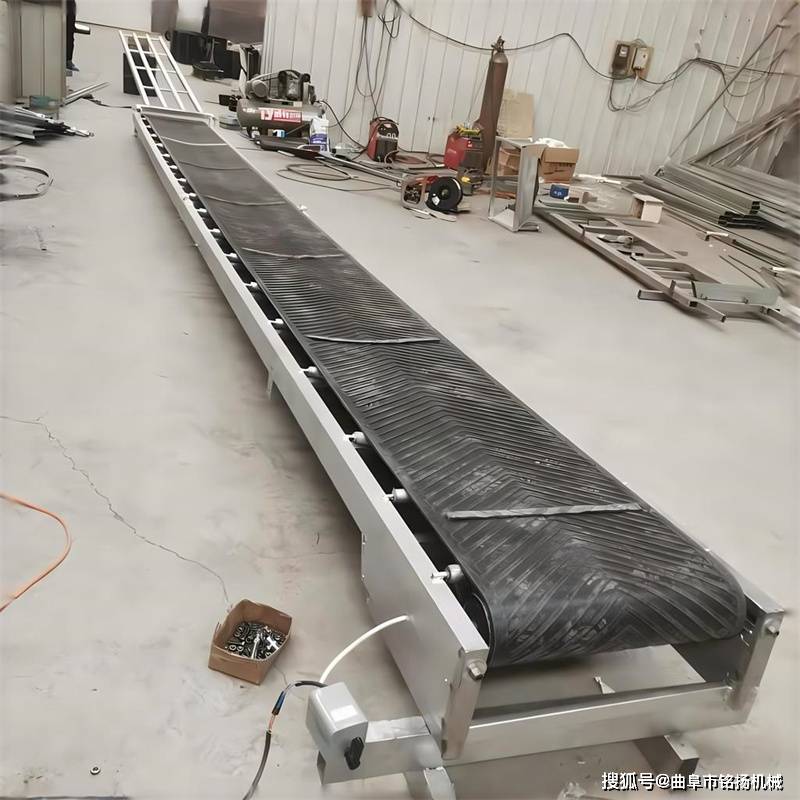 800带宽散料传送带 碎石渣装卸车传送带 12米长带式运输机