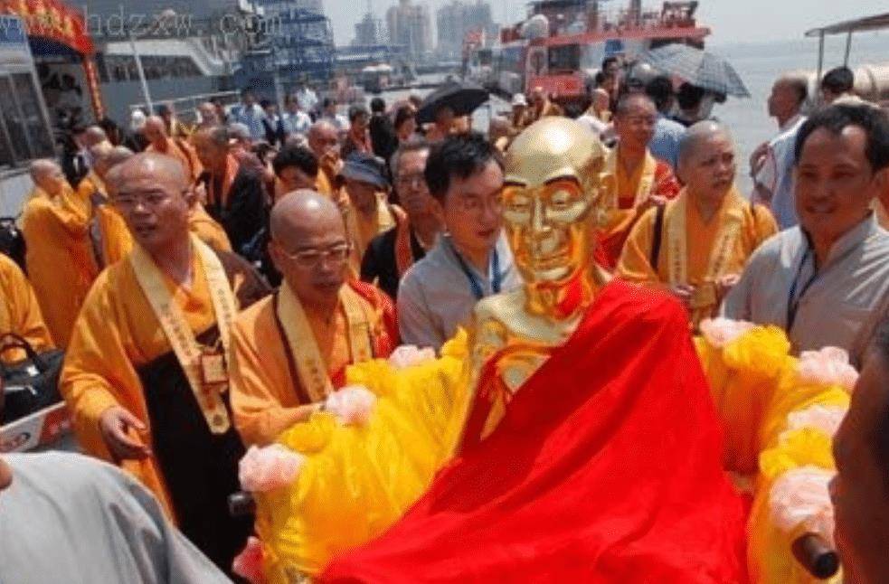 世界首尊女性肉身菩萨,圆寂3年头发长了一寸多,手势也产生变化
