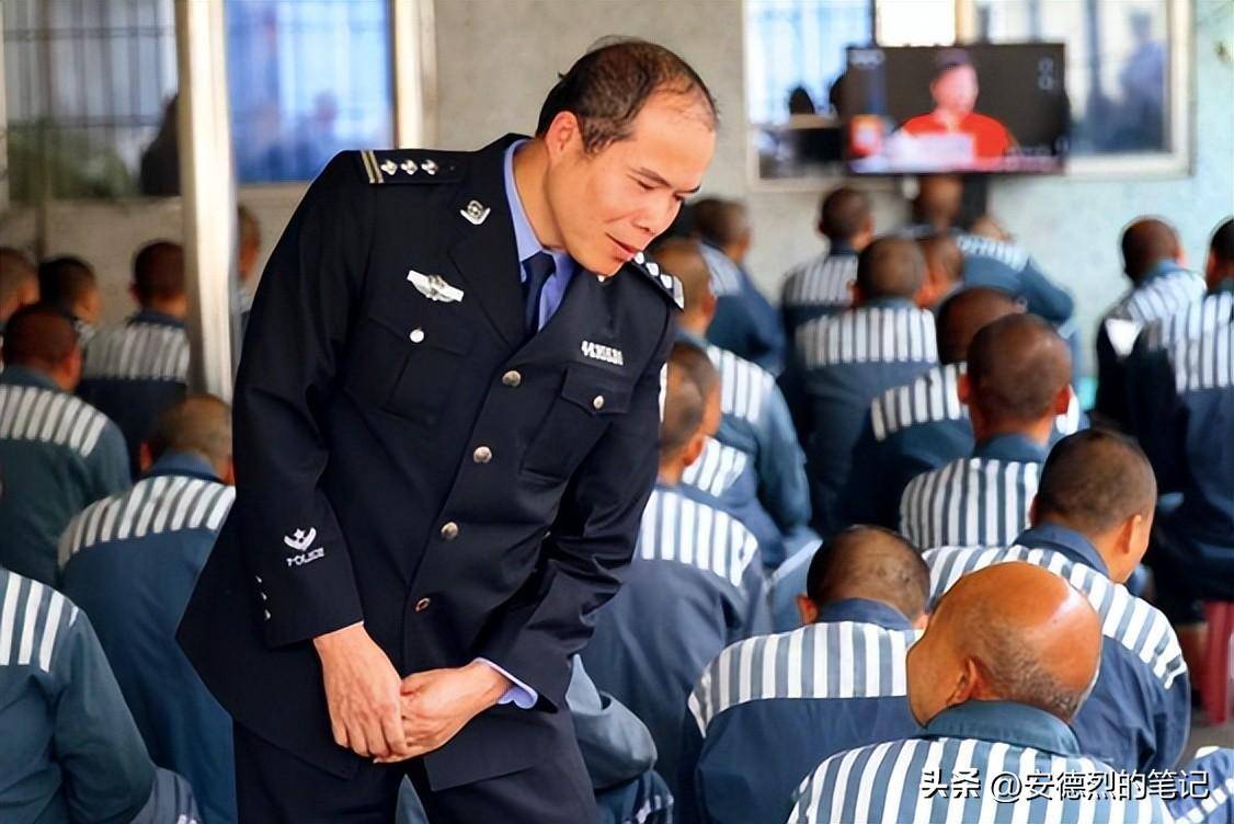 被判"无期"的人,每天在监狱里干啥?亲历者讲述背后的残酷真相