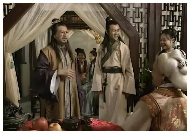 齐天磊发现了那伙人的动静,叫醒了李玉湖,两人一起联手对付了