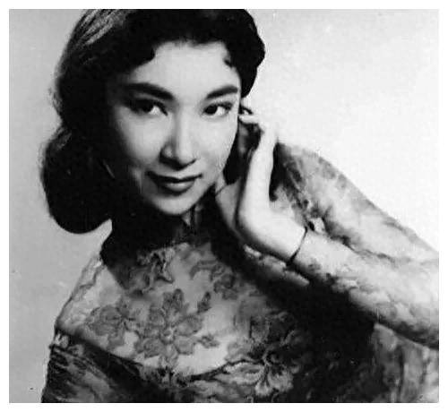 40岁嫁给23岁的闺蜜儿子,一生无儿女却被丈夫宠成宝_盛升颐_白兰花_宋