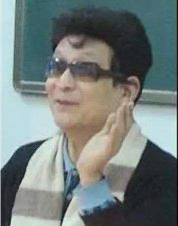 功勋军犬为拍戏被炸药炸死,战士哭到吐血,导演说:拍得太好了_姚守岗