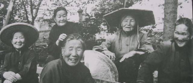 沂蒙山区,有这么一批女人,她们送自己的丈夫去战场,她们送自己的儿子