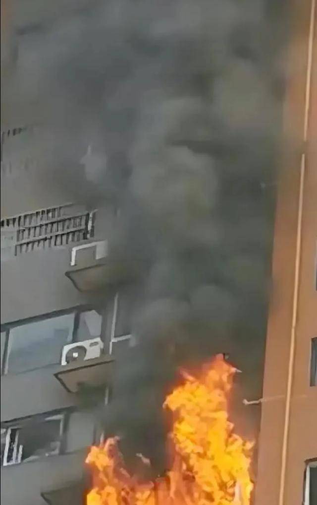 南京居民楼15死火灾,网友:拥挤的安置房和不作为的物业难辞其咎