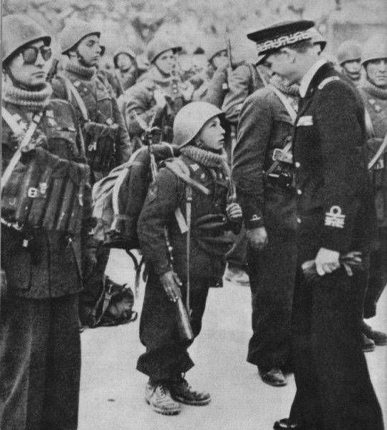 永远不要忘记的娃娃兵:揭开他们的生活真相,和战斗的悲惨画面