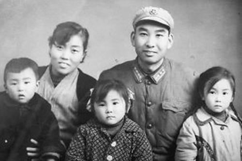 战斗模范王道恩,20岁带领7个人,俘虏1500人,敌团长羞愤自尽
