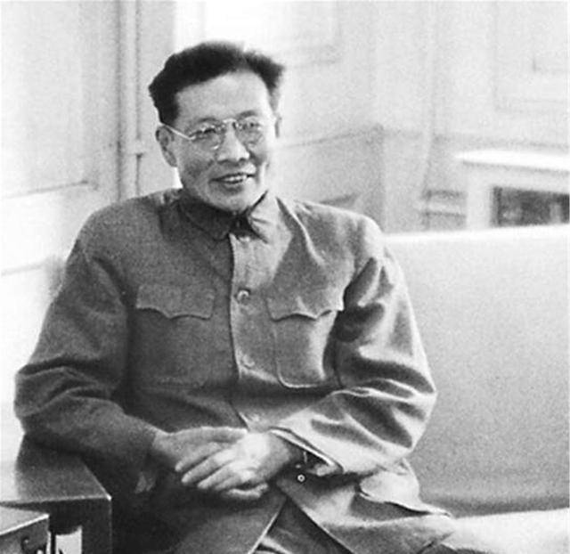 著名作家周立波去世前,留下遗言捐出全部财产,妻子忍痛完成遗愿