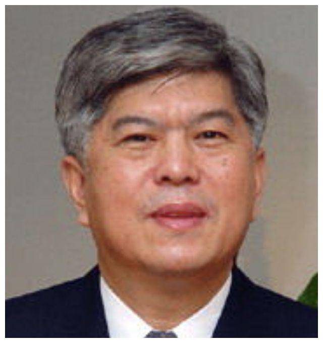 他是原外交部副部长,父亲是中共外交史上著名的才子,今年80岁