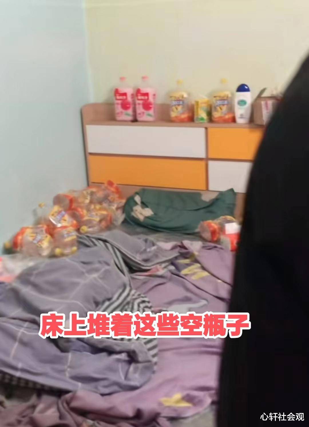 广州:女房东发现男租客有异常,匆忙来看,女房东:赶紧弄一下