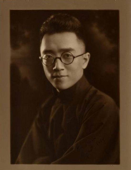 原因在于他在十四岁就由父母之命与江冬秀订下包办婚姻,身心发育成熟