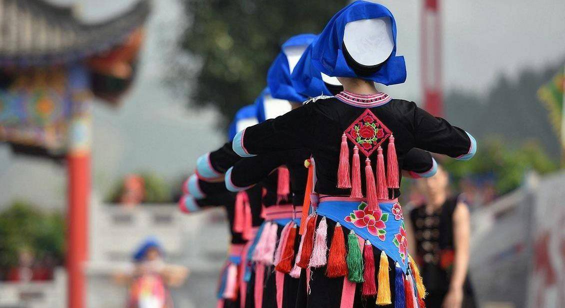 浅析瑶族服饰从"蛮"到"猺"的时代变迁