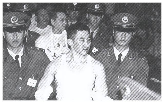 长春黑老大被枪杀,葬礼上百辆豪车撒钱送行,凶手身份让人胆寒!