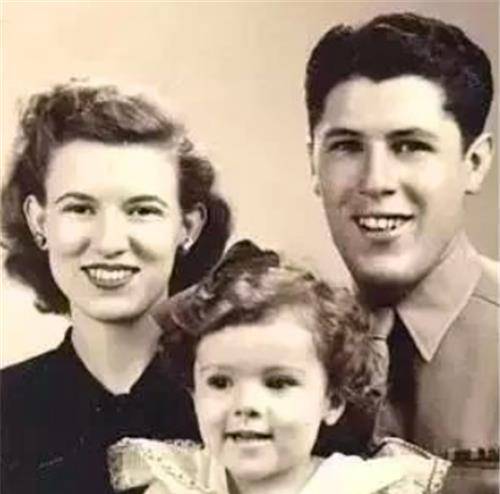 确实漂亮,18岁嫁黑人男友,30岁读博,带大2混血儿_邓纳姆_美国_父母