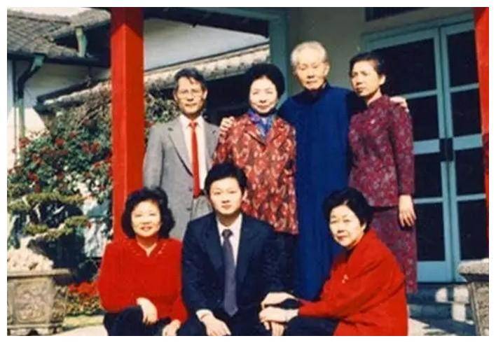 孙立人:被软禁33年,得"大小乔"相伴,卖荔枝养家,子女皆学霸