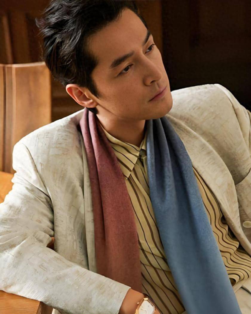 胡歌碰瓷南丁格尔,被批吃女性红利,粉丝脱粉早期言论"毁三观"