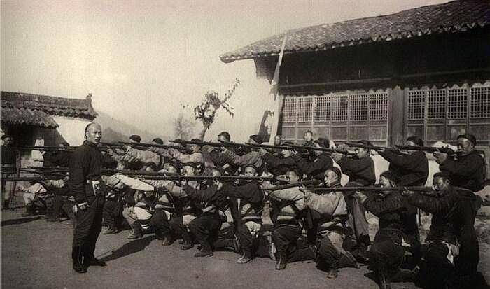 武昌起义打响第一枪,此地新军随后开了第二枪,图为革命前练兵照