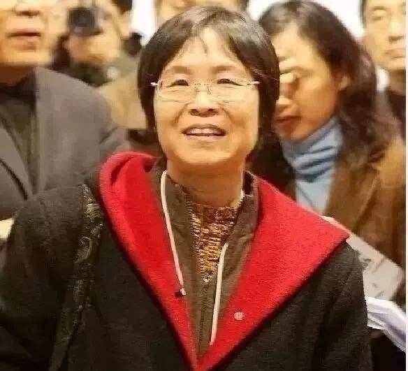 当年被称为“反潮流小英雄”的13岁小女孩黄帅,后来怎么样了?_手机搜狐网