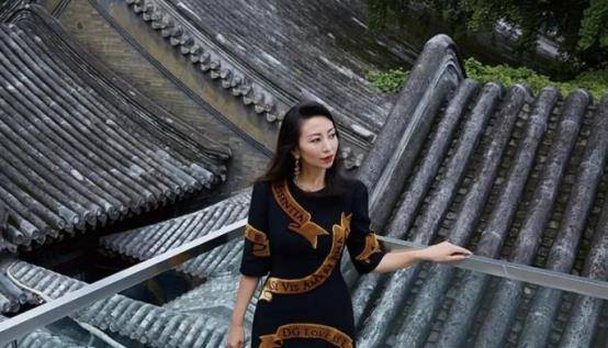 林徽因曾孙女梁周洋:颜值出众,30岁成一代名媛,令西方刮目相看