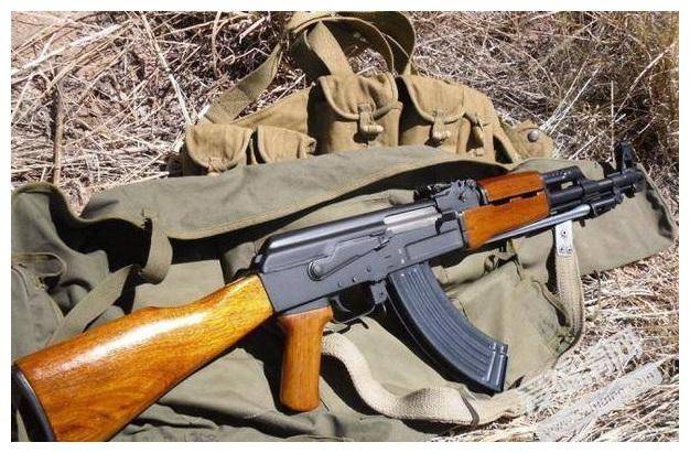 ak47和56冲:苏联授权我国生产ak47,拿到图纸后的厂长:好枪!