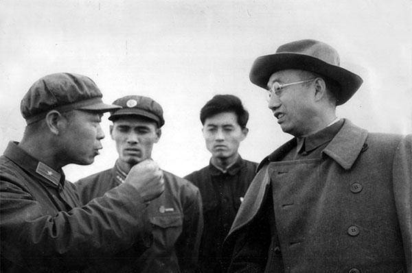 二营首任营长岳振华和徐向前几天后,空七军派作战处一位姓张的处长到