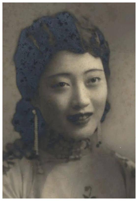 婉容:中国最后的皇后,抽鸦片,出轨,压抑20年,死后被扔臭水沟