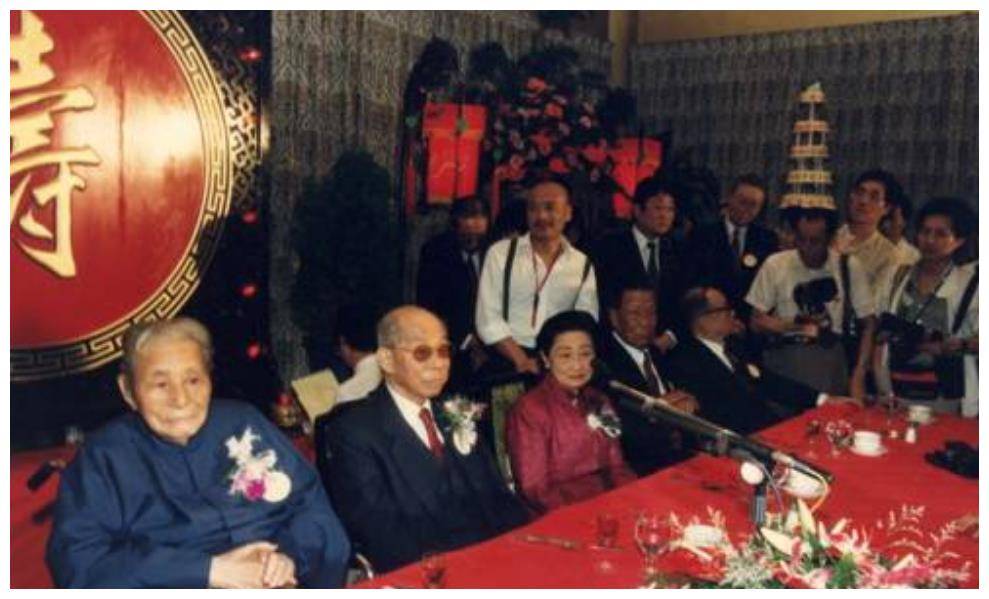 2001年张学良葬礼,老管家公开两个数字,揭示了少帅在台湾的无奈